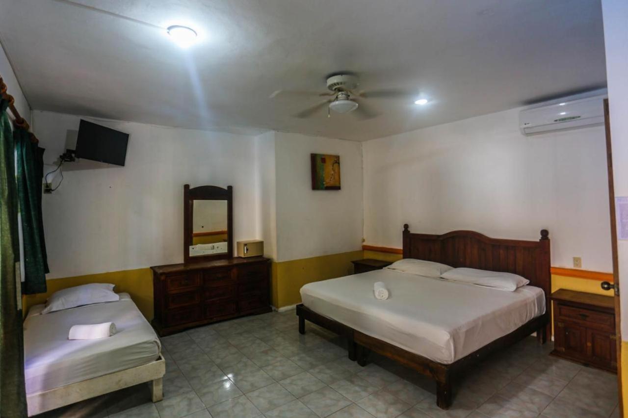 Hotel Vista Caribe 5Ta Av A 5 Pasos De La Playa Плая дел Кармен Екстериор снимка