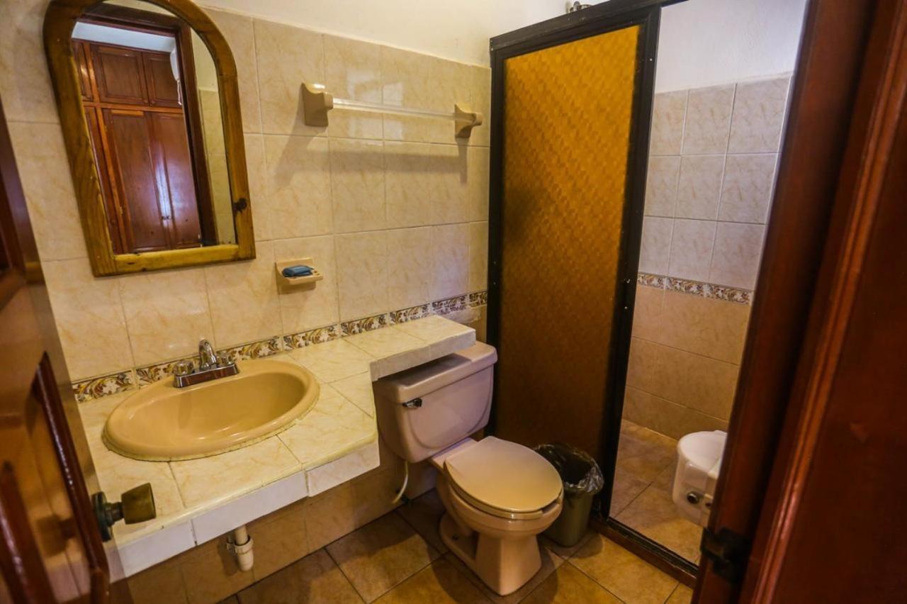 Hotel Vista Caribe 5Ta Av A 5 Pasos De La Playa Плая дел Кармен Екстериор снимка