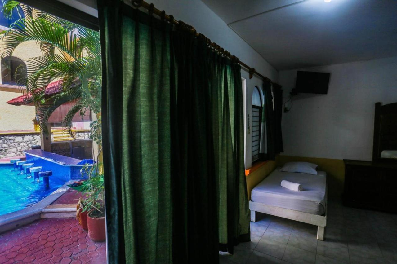 Hotel Vista Caribe 5Ta Av A 5 Pasos De La Playa Плая дел Кармен Екстериор снимка