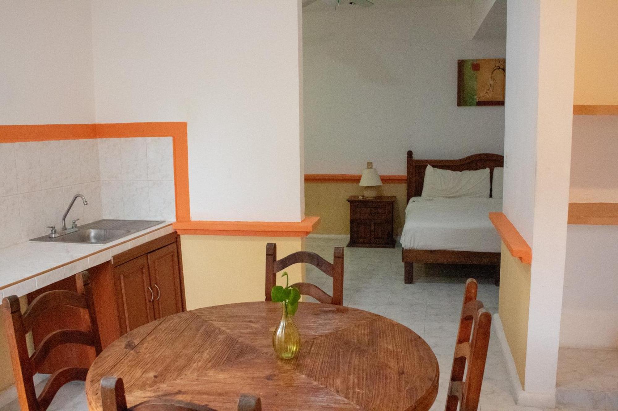 Hotel Vista Caribe 5Ta Av A 5 Pasos De La Playa Плая дел Кармен Екстериор снимка