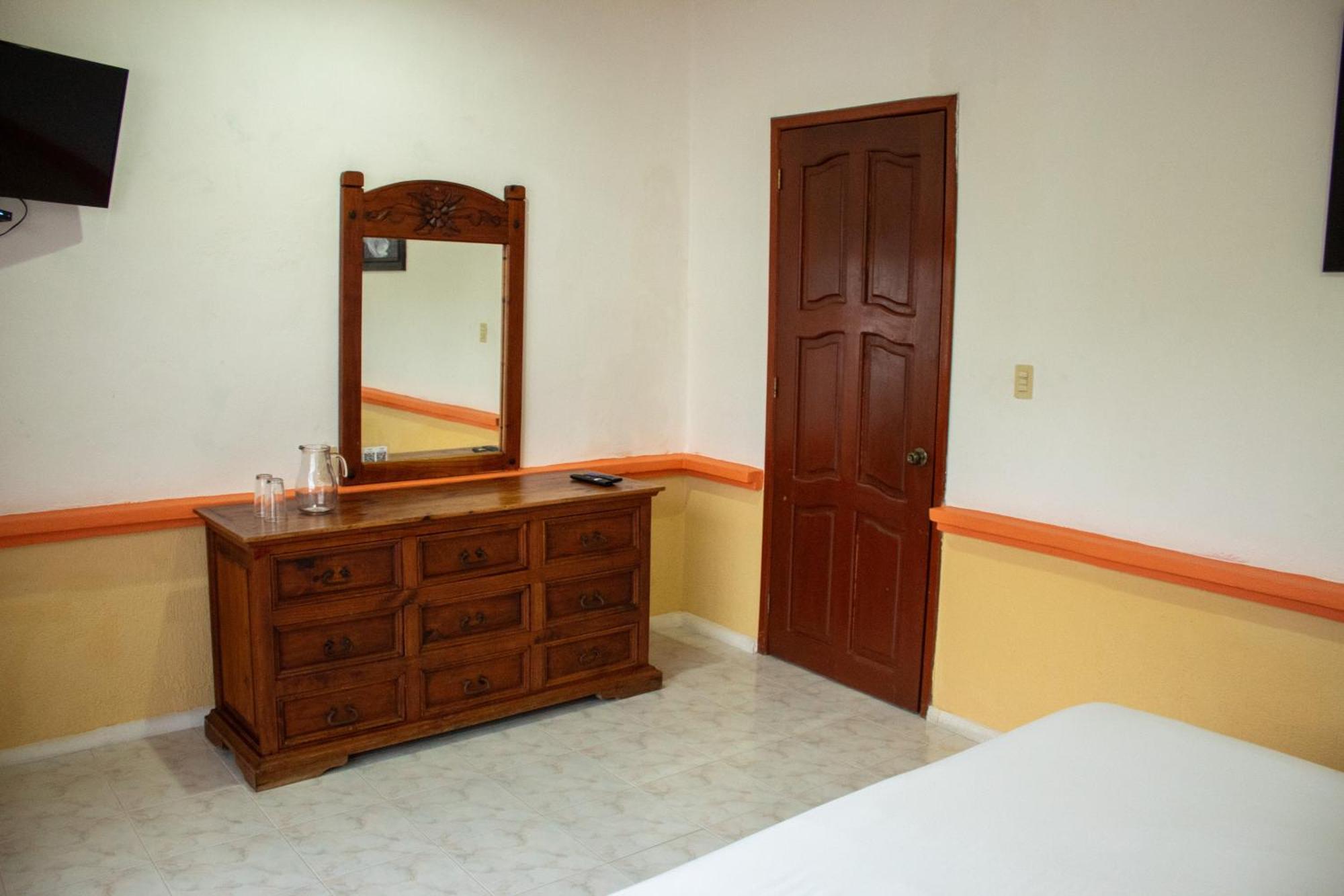 Hotel Vista Caribe 5Ta Av A 5 Pasos De La Playa Плая дел Кармен Екстериор снимка