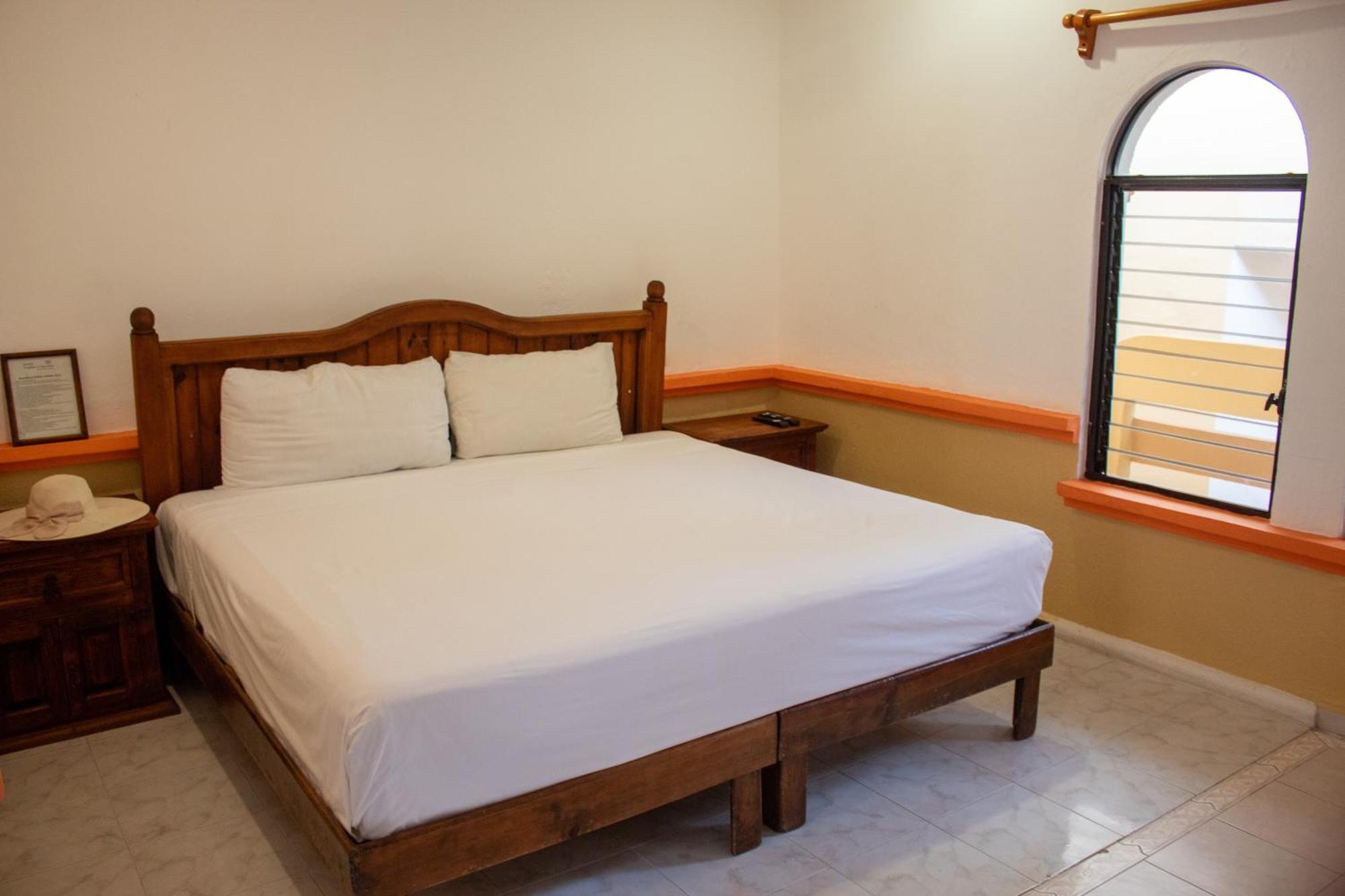 Hotel Vista Caribe 5Ta Av A 5 Pasos De La Playa Плая дел Кармен Екстериор снимка