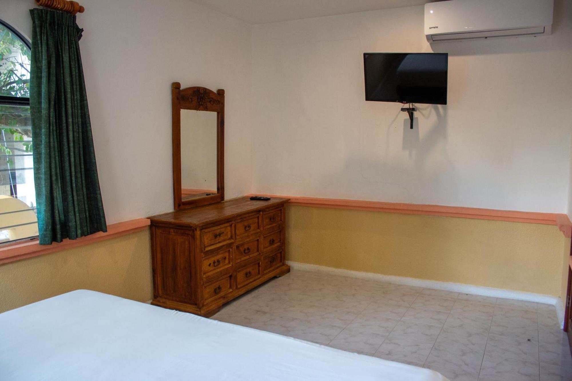 Hotel Vista Caribe 5Ta Av A 5 Pasos De La Playa Плая дел Кармен Екстериор снимка