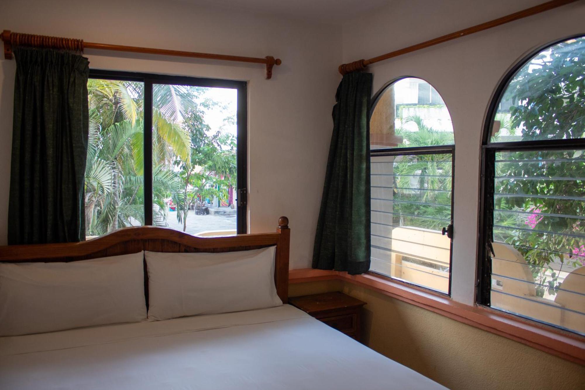 Hotel Vista Caribe 5Ta Av A 5 Pasos De La Playa Плая дел Кармен Екстериор снимка