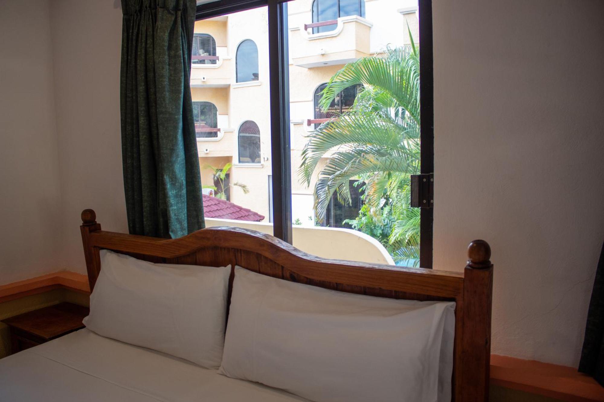 Hotel Vista Caribe 5Ta Av A 5 Pasos De La Playa Плая дел Кармен Екстериор снимка