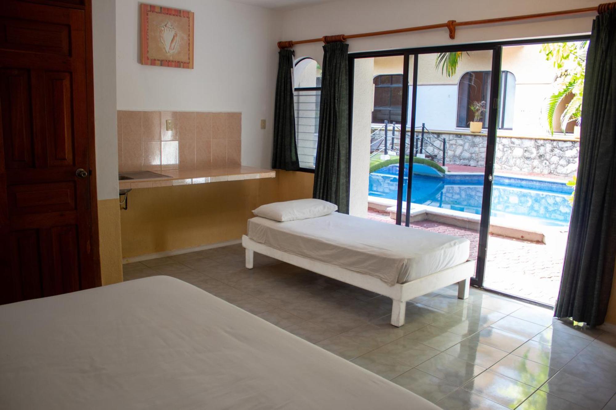 Hotel Vista Caribe 5Ta Av A 5 Pasos De La Playa Плая дел Кармен Екстериор снимка