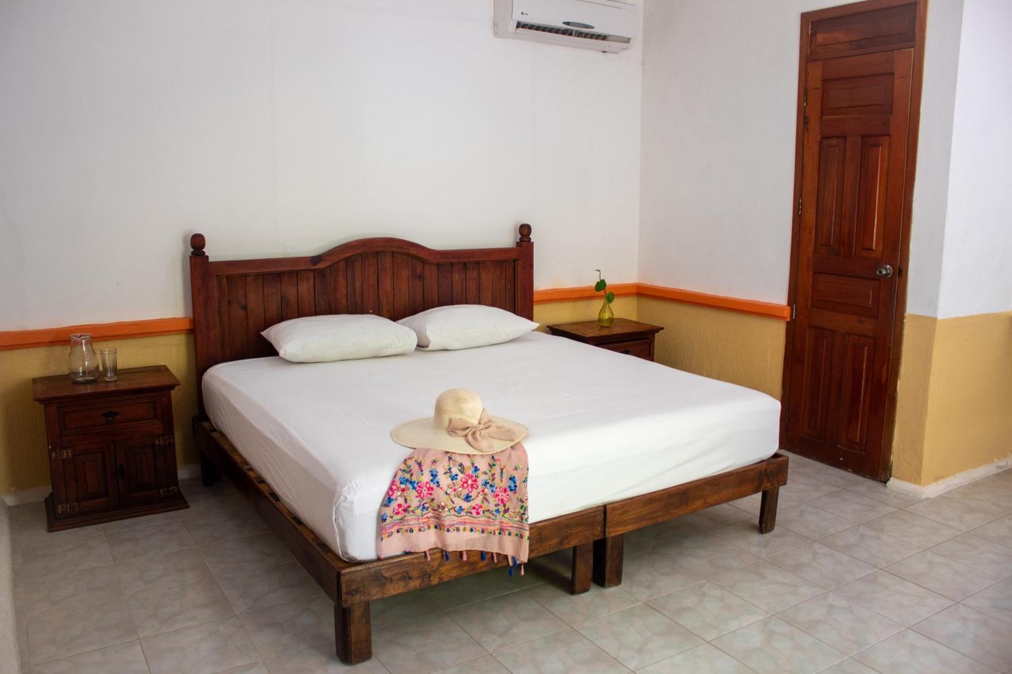 Hotel Vista Caribe 5Ta Av A 5 Pasos De La Playa Плая дел Кармен Екстериор снимка