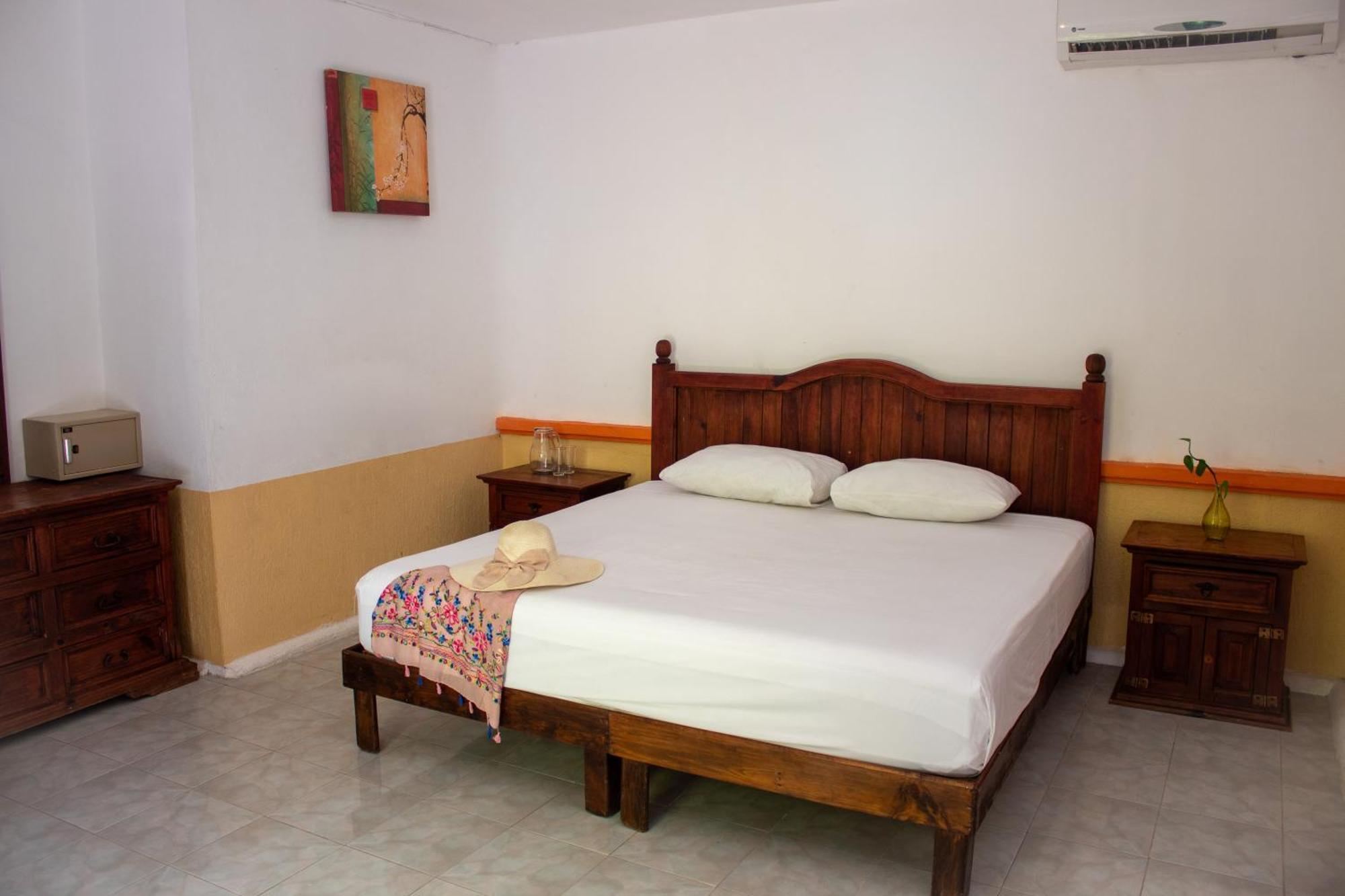 Hotel Vista Caribe 5Ta Av A 5 Pasos De La Playa Плая дел Кармен Екстериор снимка