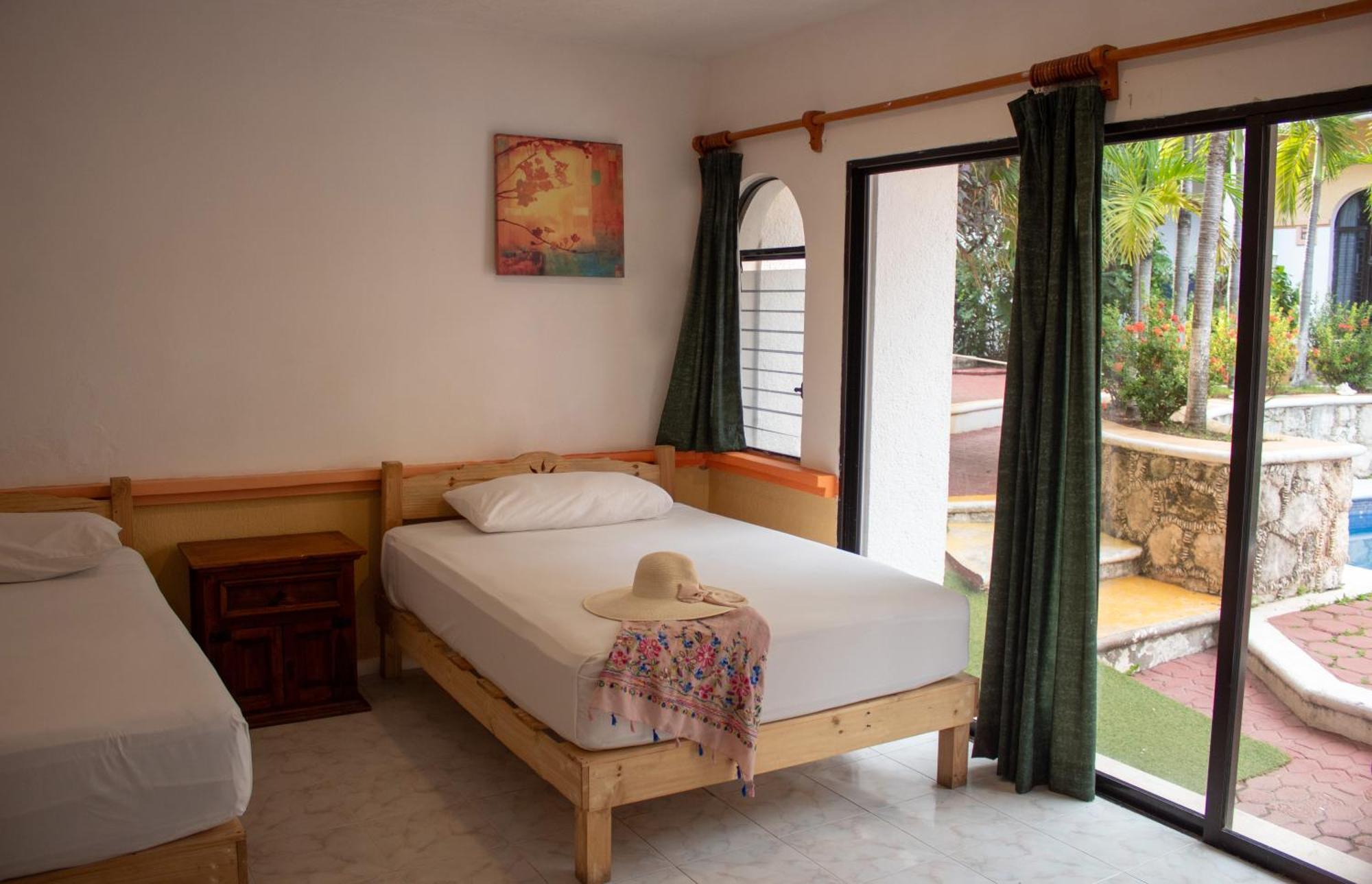 Hotel Vista Caribe 5Ta Av A 5 Pasos De La Playa Плая дел Кармен Екстериор снимка