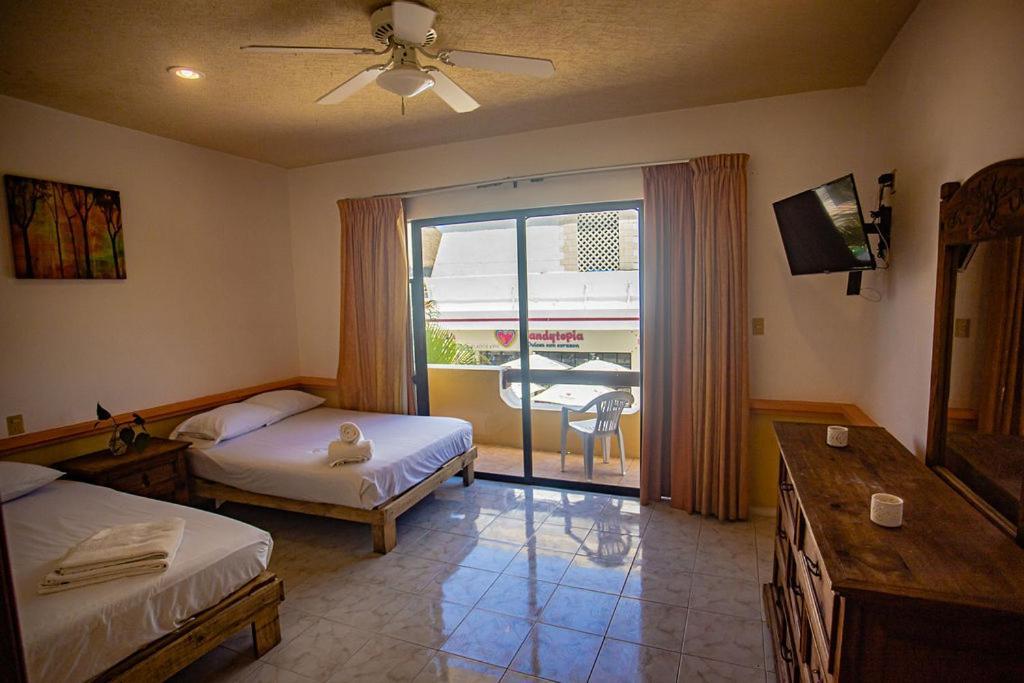 Hotel Vista Caribe 5Ta Av A 5 Pasos De La Playa Плая дел Кармен Екстериор снимка